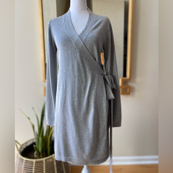 📚 Lulus Literary Lover Heather Grey Wrap Sweater Dress Medium - Picture 5 of 15